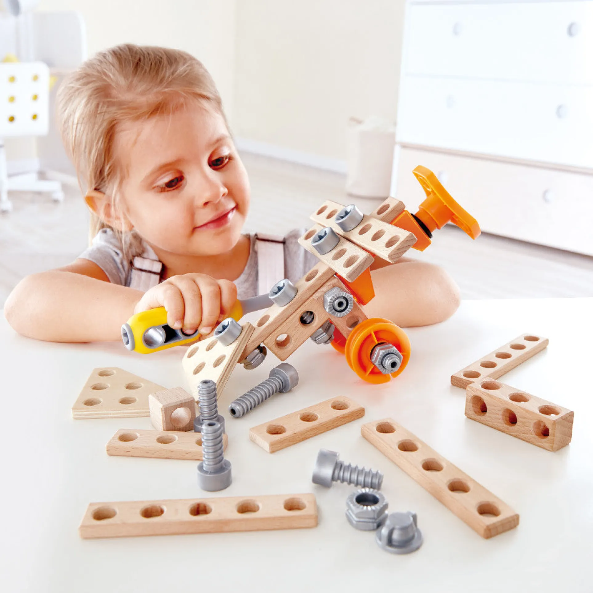 Hape Junior Inventor 42-Piece Physics & Engineering Experiment Starter Kit